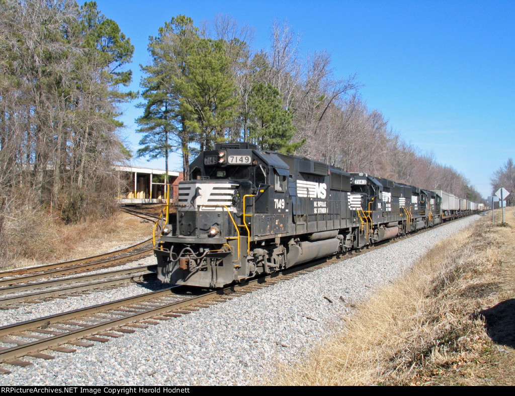 NS 7149 leads 23 other GP60's and train 213 